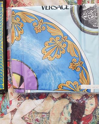 Foulard di Versace e Cartier per donna