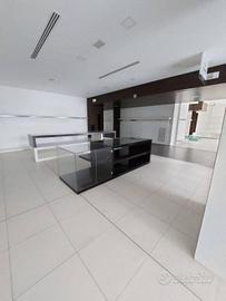 Immobile di 650 m² a Signa