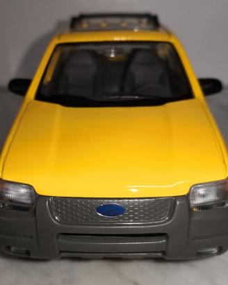 FORD ESCAPE, 1/24 MAISTO