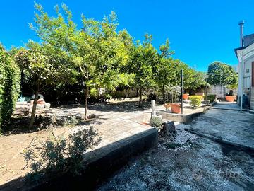 Via matese- sol. semi indipendente con giardino