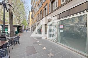 NEGOZIO - 205 M² - VIALE XX SETTEMBRE 17 (TS)