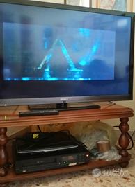 Tavolino e Tv Sony