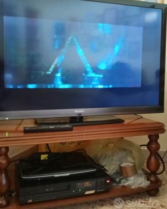 Tavolino e Tv Sony
