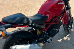 Ducati monster 695