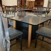 Tavolo con vetro temperato