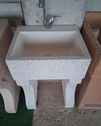 lavello in cemento e  graniglia  di marmo
