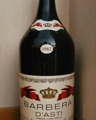 Bottiglia di Vino Barbera d'Asti