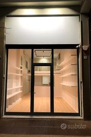 Liberta'/simone cuccia negozio con soppalco