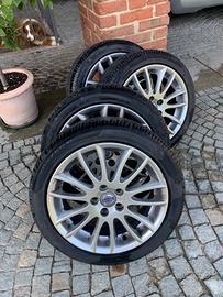 Cerchi in lega con pneumatici