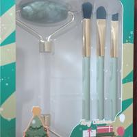 Kit trucco: ruller face e pennelli diversi