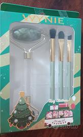 Kit trucco: ruller face e pennelli diversi