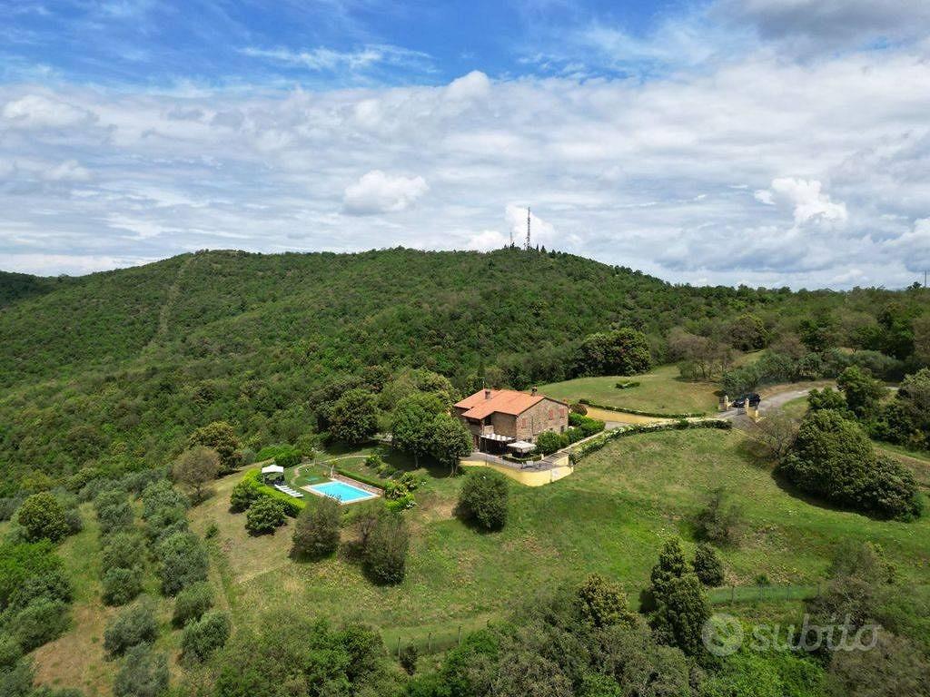 Rustico / Casale di 428 m² con più di 5 locali e b - Vista 4