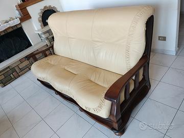 divano letto in pelle e legno massello