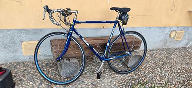Bici da corsa in alluminio 