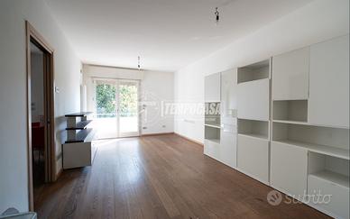 Elegante Quadrilocale Ristrutturato con Terrazzo e