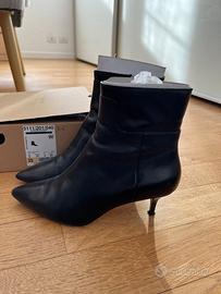 Stivaletti Zara neri a punta con tacco basso