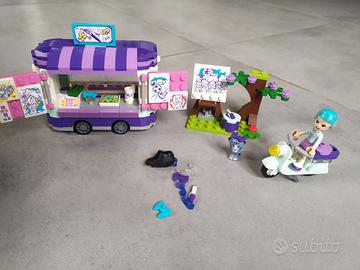 Lego Friends 41332 Lo stand di arte di Emma