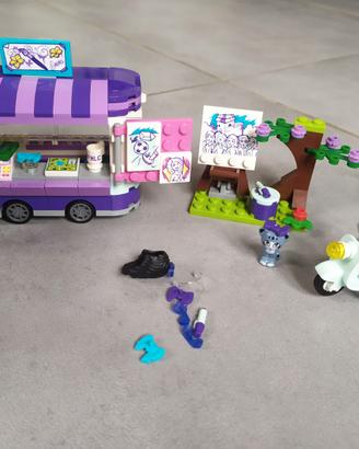 Lego Friends 41332 Lo stand di arte di Emma