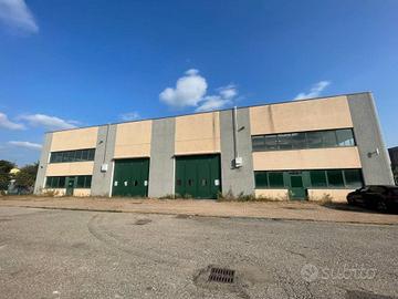 Immobile di 1132 m² con 1 locale a Lonate Ceppino