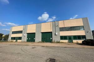 Immobile di 1132 m² con 1 locale a Lonate Ceppino