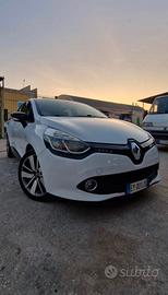 RENAULT CLIO COSTUME NATIONAL 2015