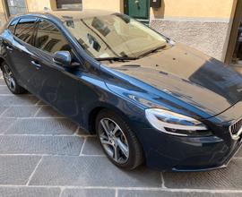 Volvo v40 2019 geatronic business plus