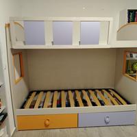 letto a castello con protezione e scala in legno