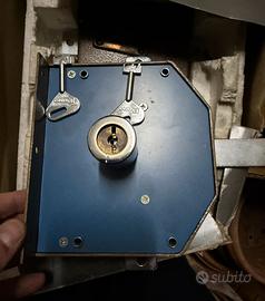 Serratura Auno per porte e portone - con chiavi