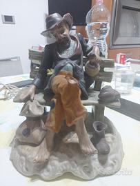 Statuina Capodimonte, vecchio su panchina