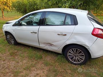 auto incidentata intera o a pezzi 