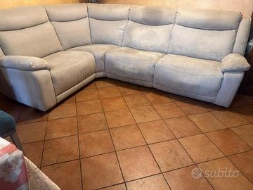 Divano con due relax elettrici