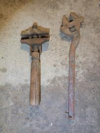 coppie di utensili antichi meccanici