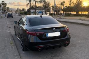 Alfa Romeo Giulia Q2 - Nero Vulcano