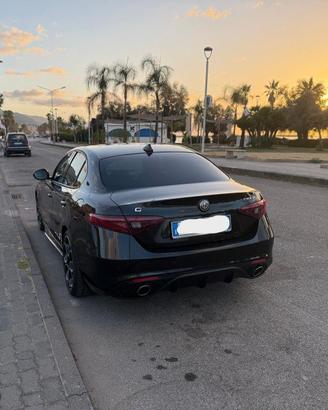 Alfa Romeo Giulia Q2 - Nero Vulcano