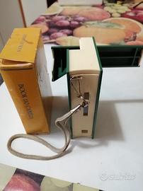 Vintage macchina fotografica caomet a forma libro