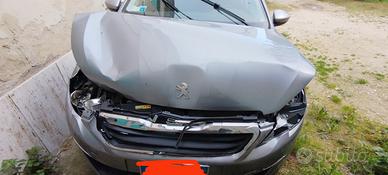  auto incidentata Peugeot 308 anno 2015 