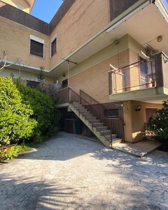 Villa di 135 m² con 4 locali e box auto a Anzio