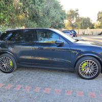 Porsche Cayenne 3.0 V6 E-Hybrid - PORSCHE APPROVED