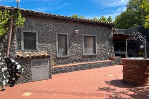Villetta con cortile 49-392