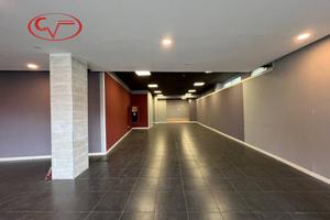 Immobile di 670 m² con 2 locali a Montevarchi