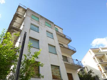 Intero palazzetto al centro di nuoro