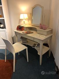 Scrivania con specchio