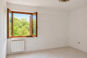 Casa su 2 piani con terreno mq.12.960