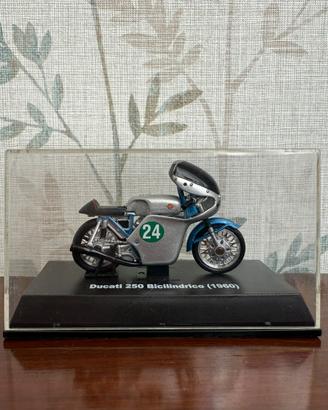 Modellino Ducati 250 Bicilindrico (1960)