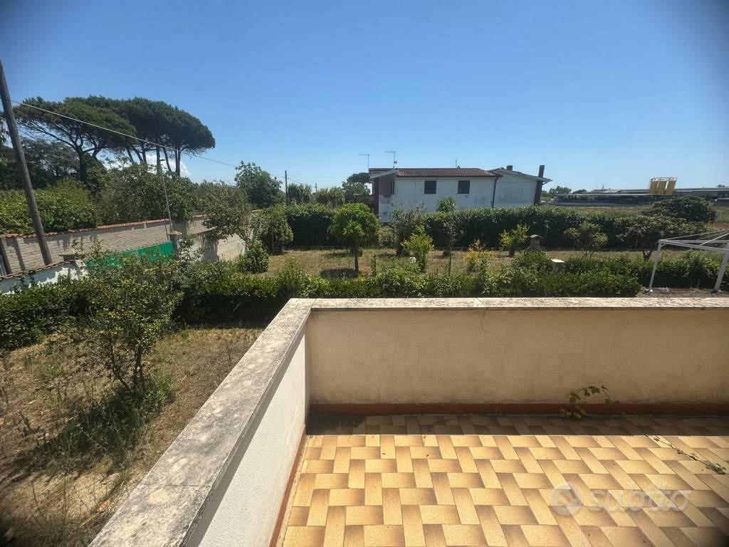 Villa di 370 m² con 5 locali e box auto doppio a A - Vista 2
