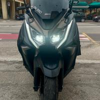 Kymco Ak 550