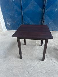 Tavolo 80 × 80 con 4 sedie