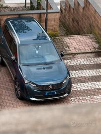 5008  Peugeot