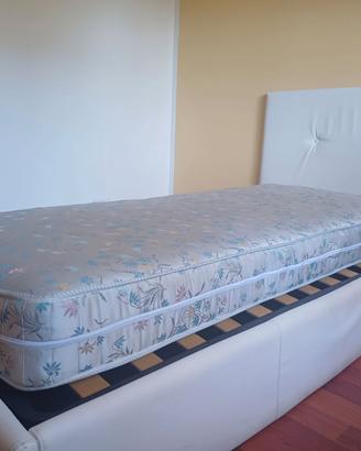Letto bianco singolo con contenitore e materasso