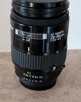 
Nikon AF Nikkor 28-85mm con Macro
